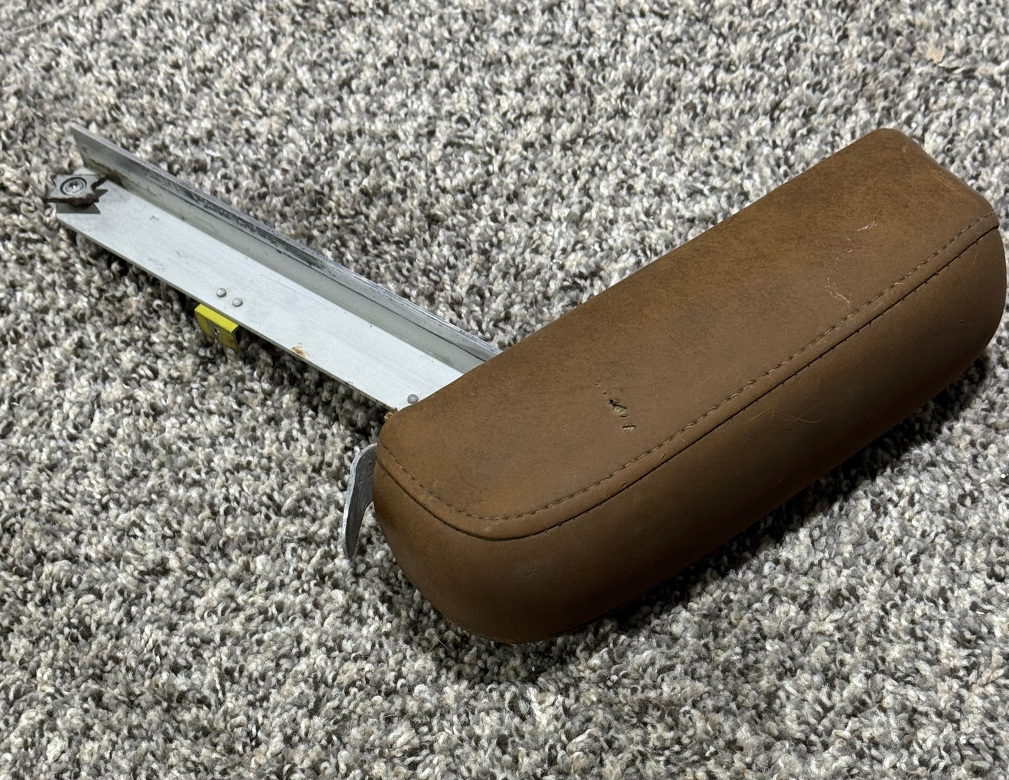 35-534372-89 Beechcraft 95-C55 Front Seat Center Armrest Assembly