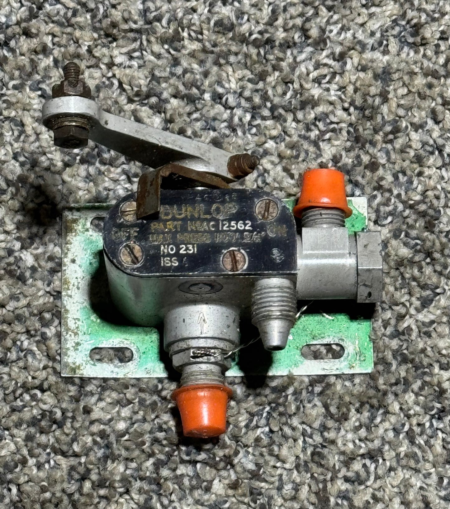 AC12562 Dunlop Valve Assy