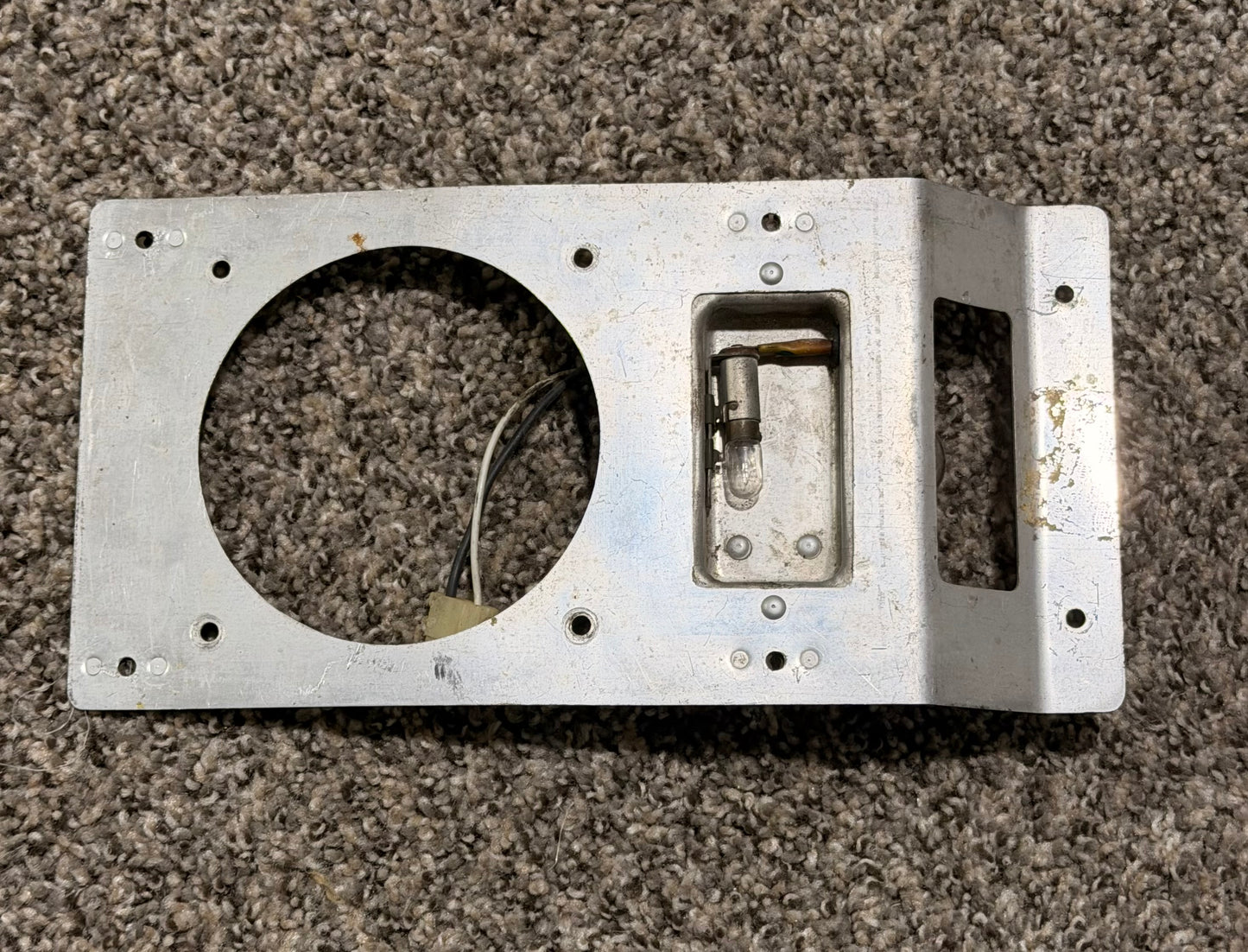 0470112-1 Cessna 150 Overhead Console Light Support Assy