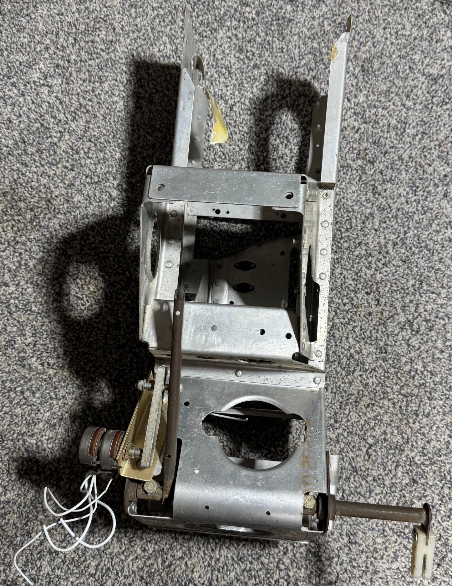2213020-13 C-182R Console Structure Assy