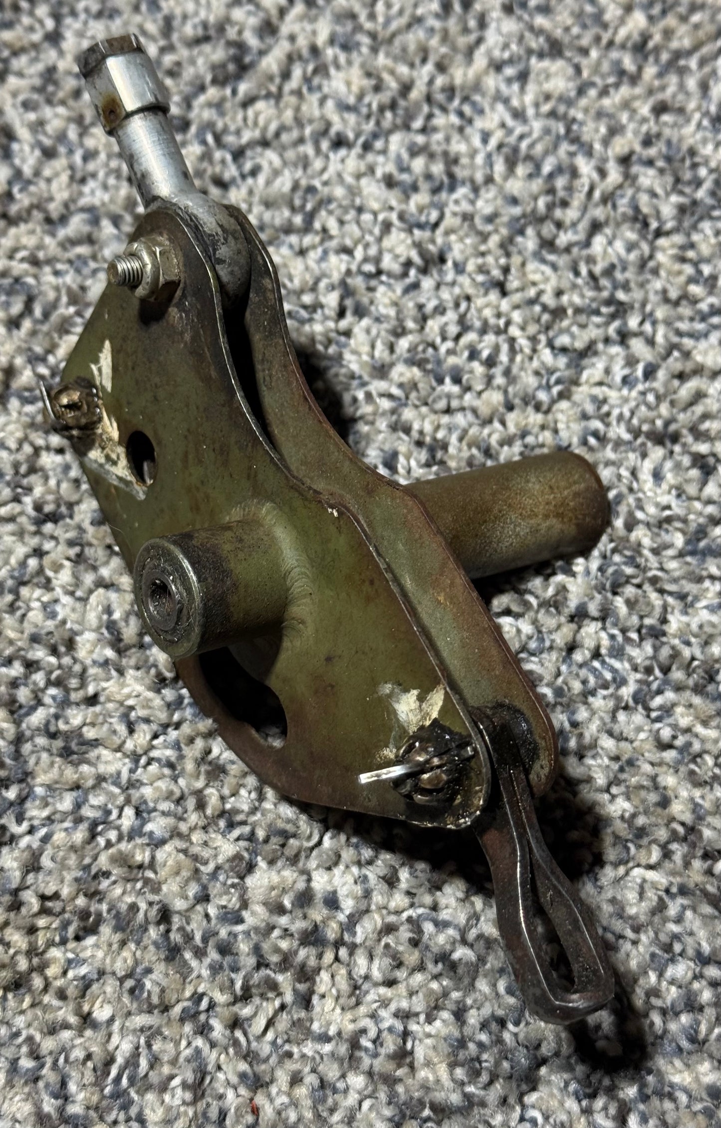 0422430-8 C-172 RH Bellcrank Aileron Assembly