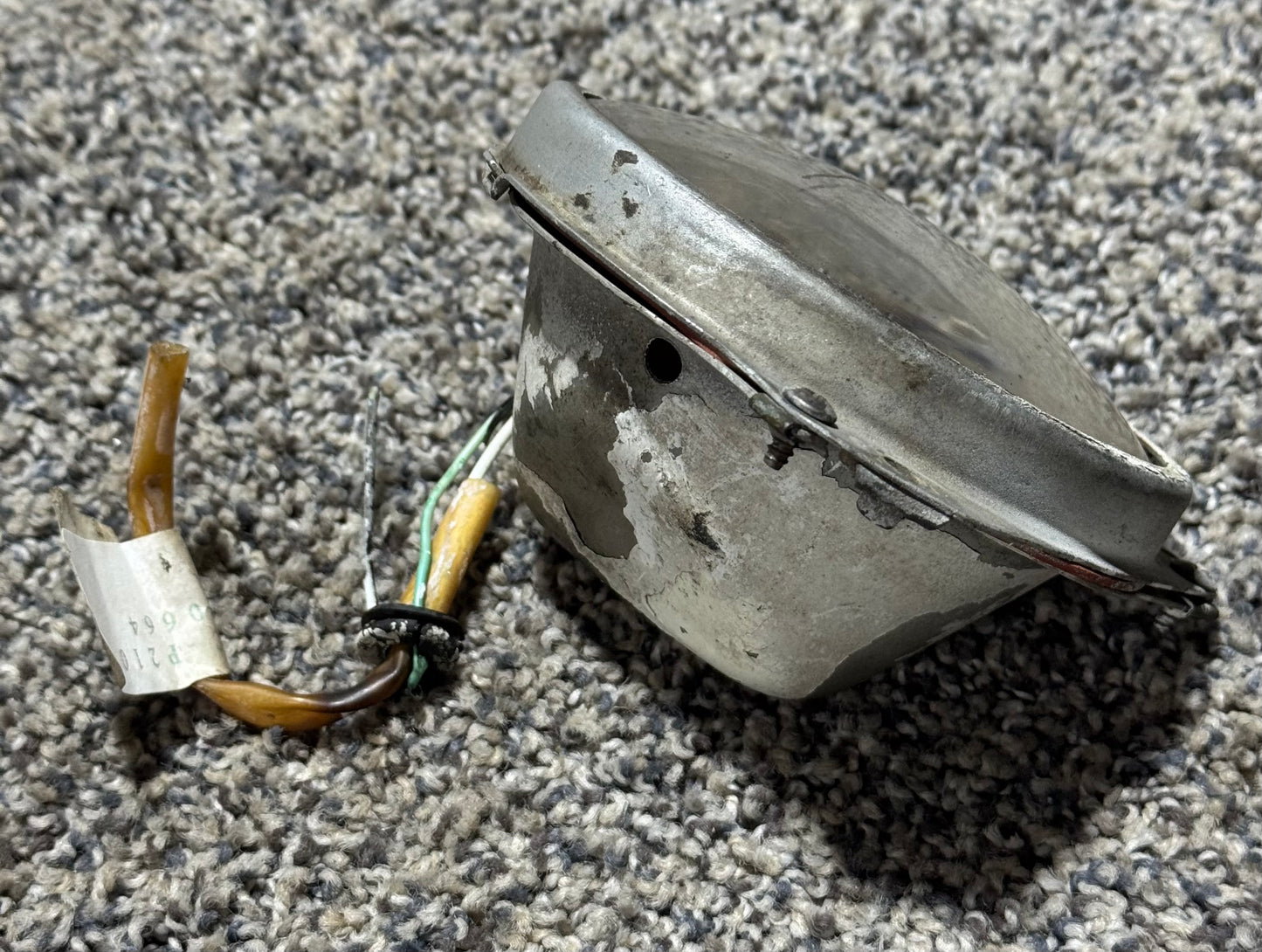 2113186-2 Cessna P210 Landing Light Cover W/ Retainer Assembly