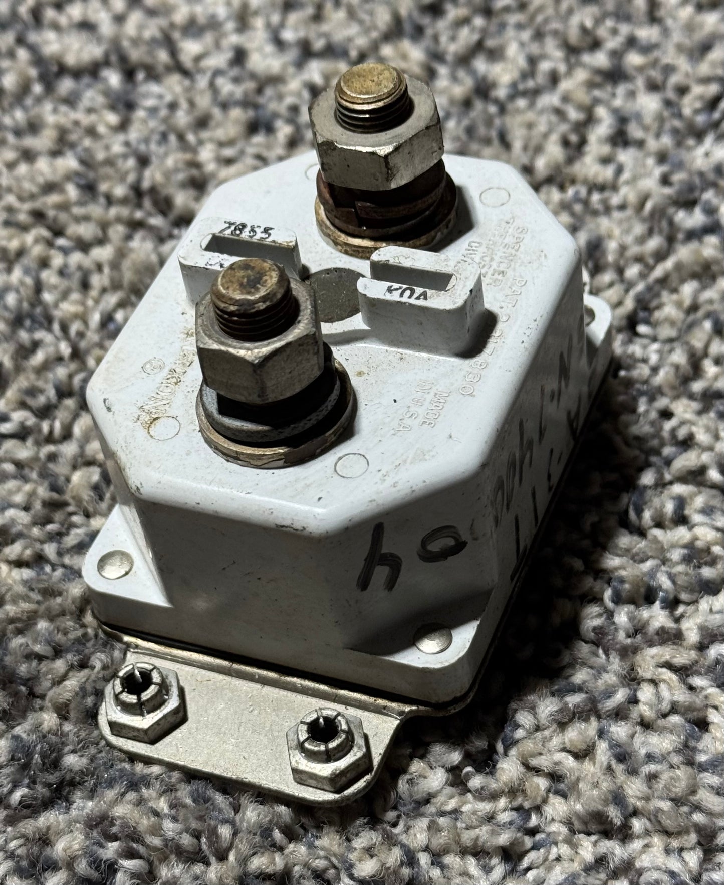 7855-6-200 PA-31T Klixon Push To Reset Circuit Breaker