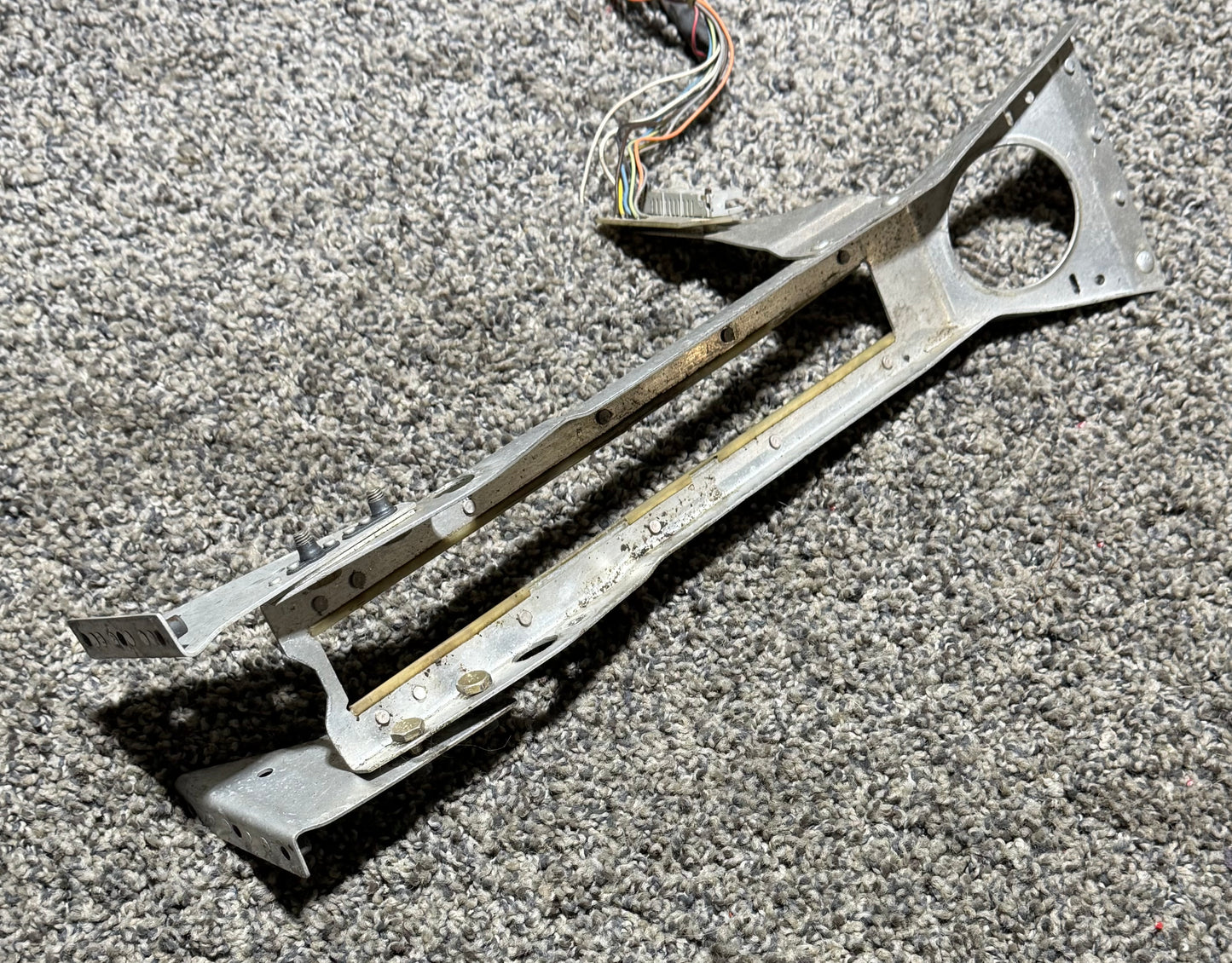 1213936-5 Cessna P210N LH Guide Assembly Control Column