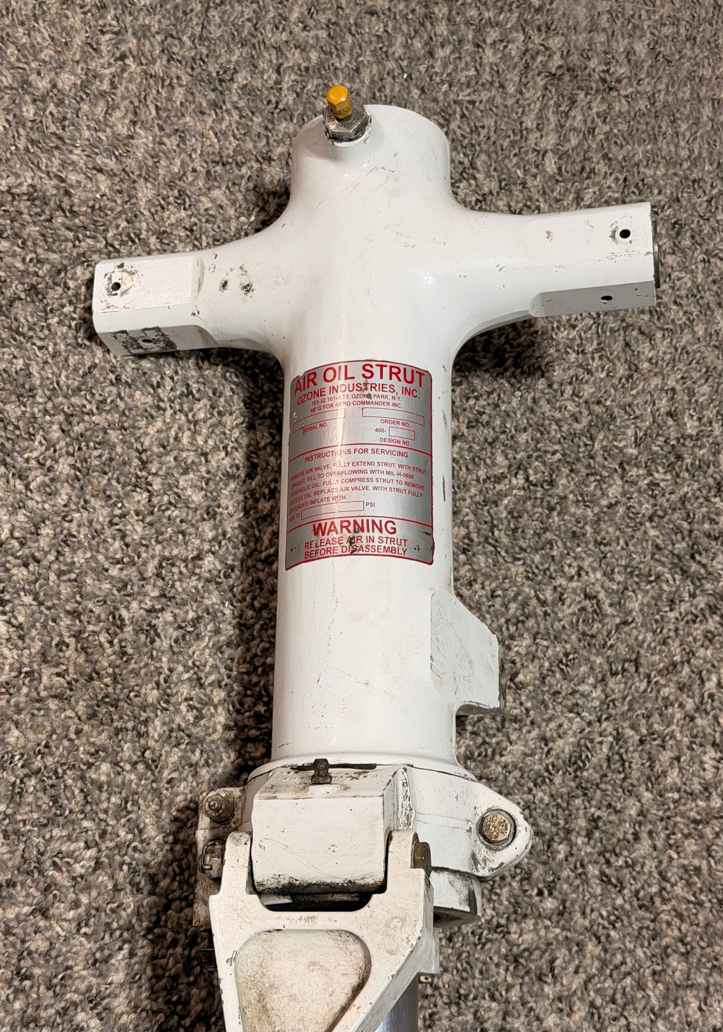 5750039 AeroCommander 500B Nose Landing Gear Steerable