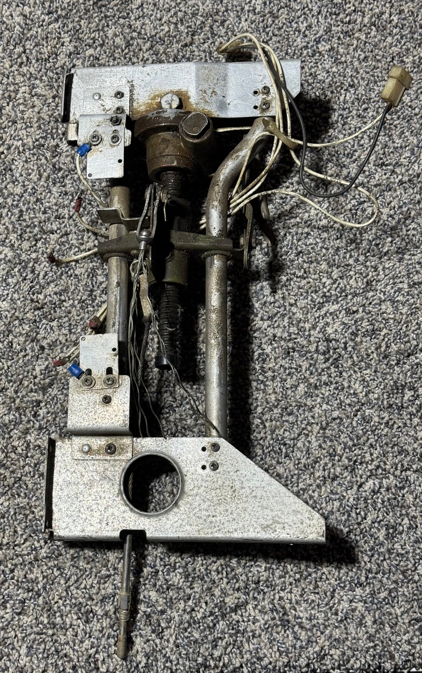 C301002-0203 Cessna 177RG Flap Actuator W/ Bracket And Supports