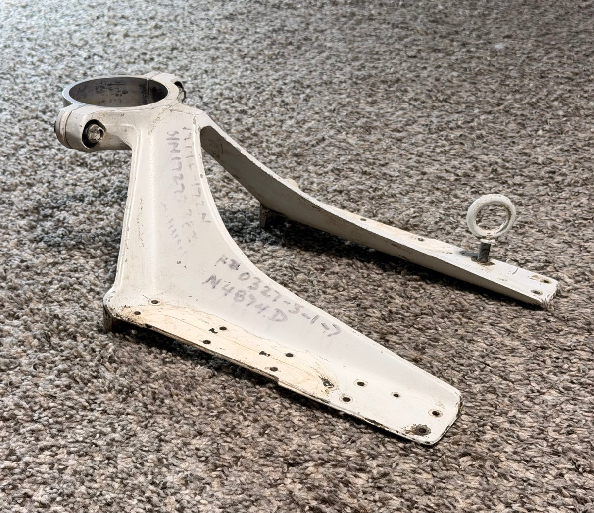 0543016-1 Cessna 172F Nose Gear Lower Fitting W/ Cap Assembly
