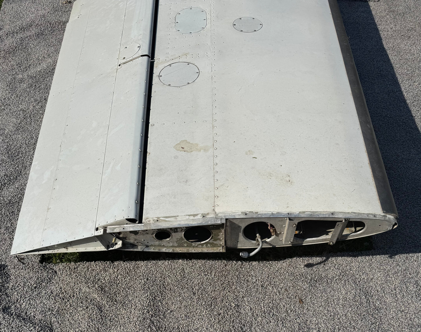 1221222-14 C-210M RH Wing W/ Aileron and Flap