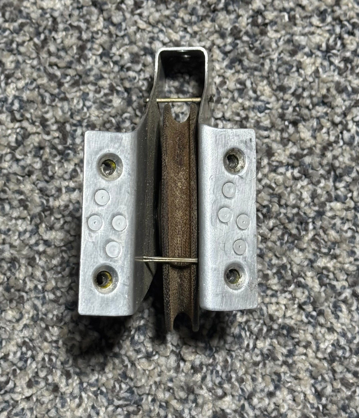 076015-5 C-210P LH Bracket Assy Aileron Pulley