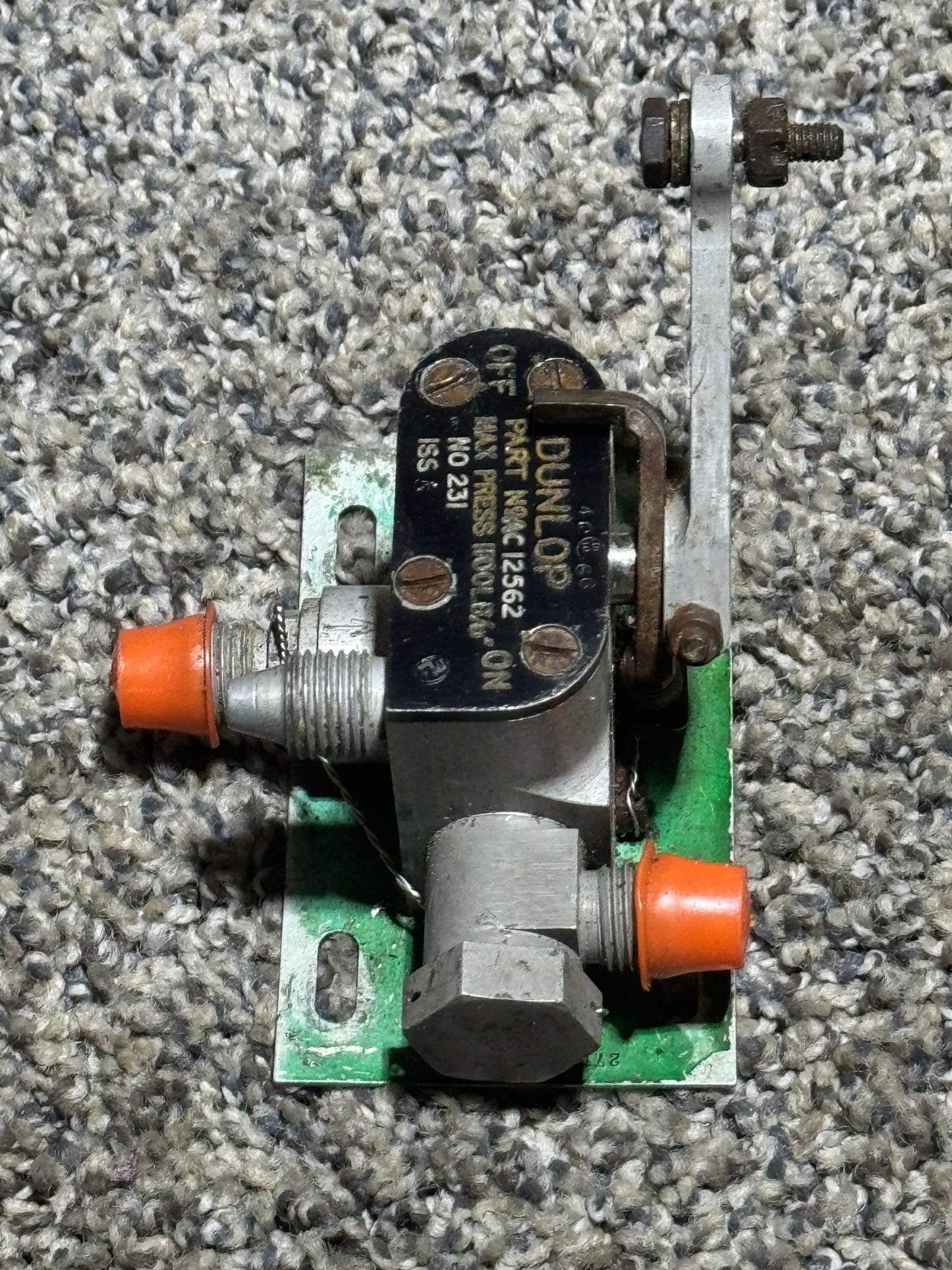 AC12562 Dunlop Valve Assy
