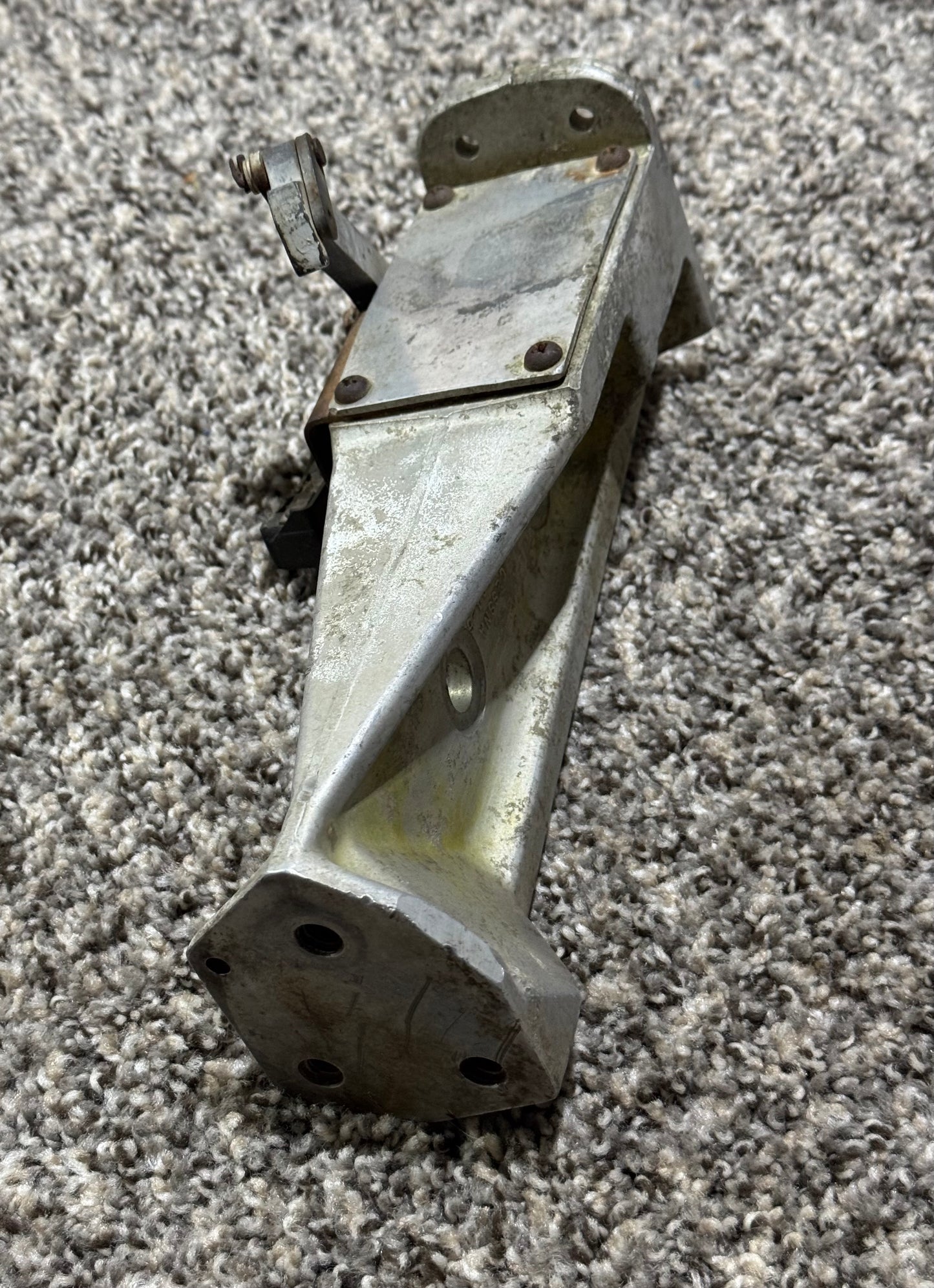 2241104-5 Cessna R182 LH Landing Gear Support Outboard