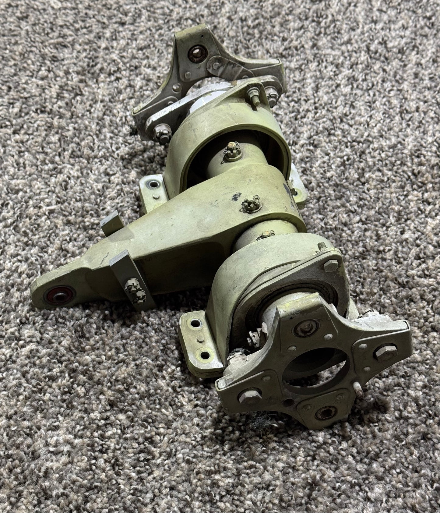 JetStream 3201 Elevator Pivot Shaft Assembly