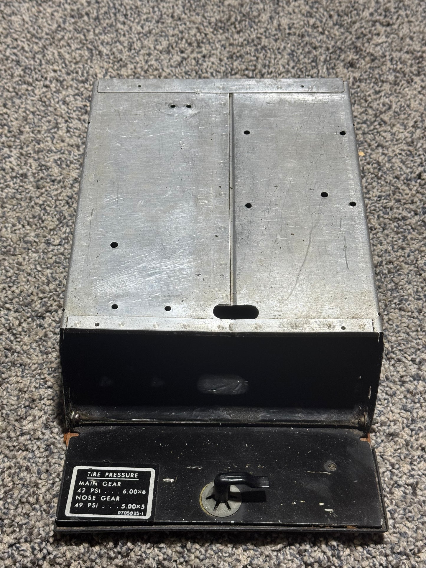 0713375-2 C-182T Glove Box Assy W/ Door