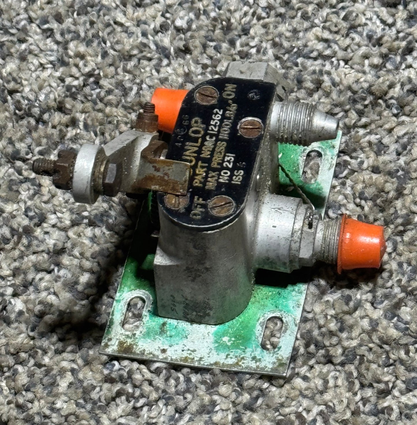 AC12562 Dunlop Valve Assy