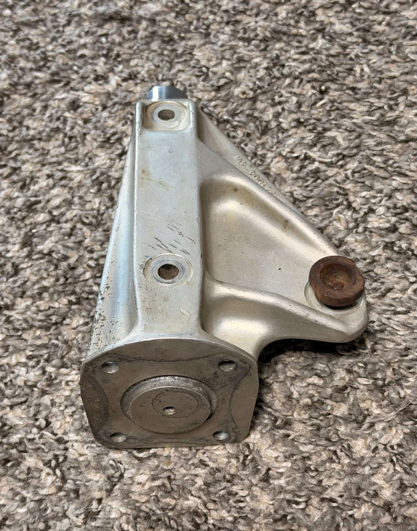 1241004-497 Cessna 210 Main Gear Saddle LH Assy