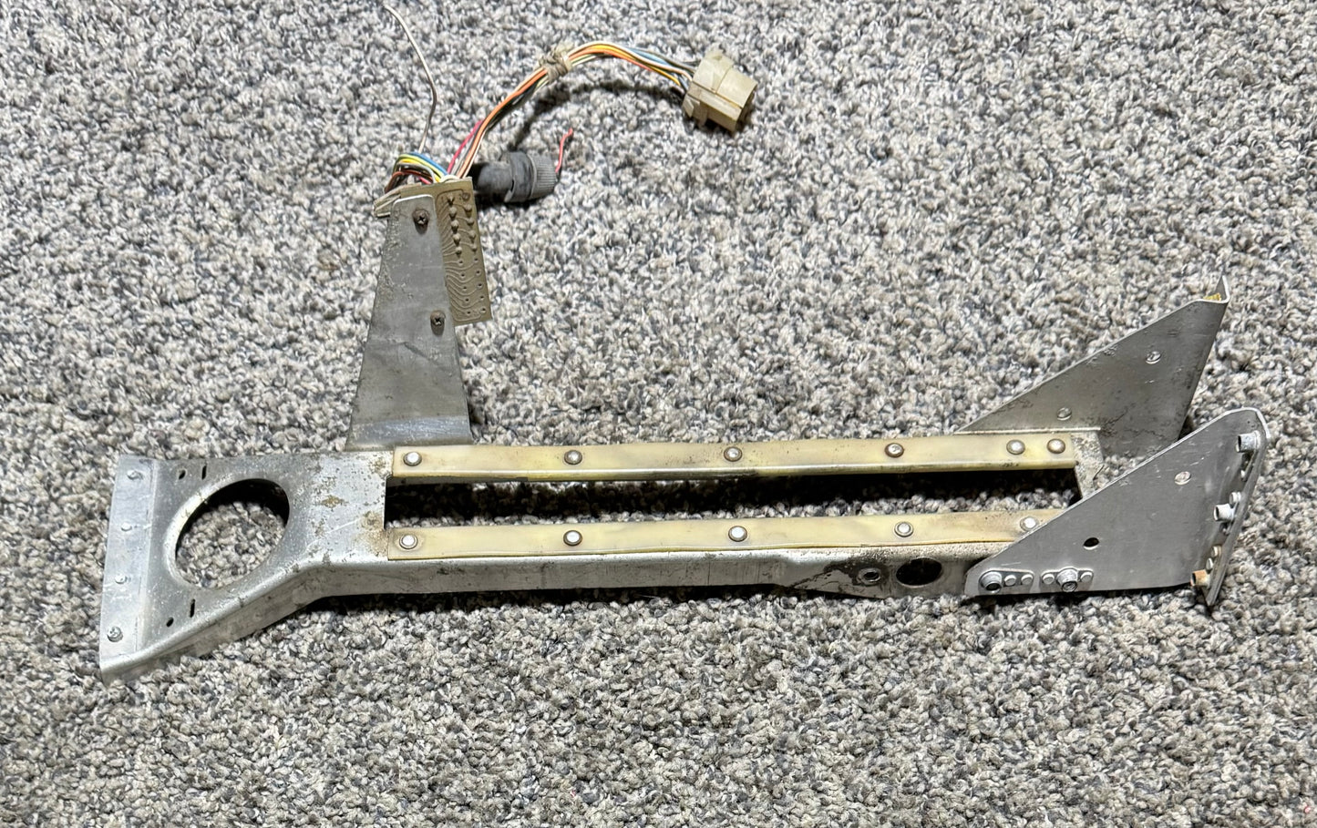 1213936-5 Cessna P210N LH Guide Assembly Control Column