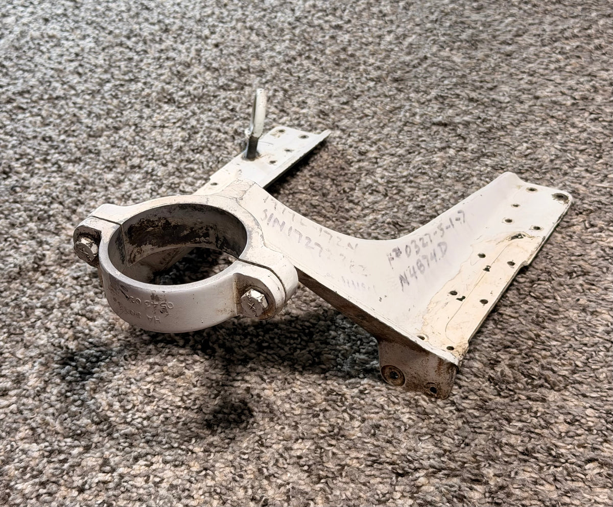 0543016-1 Cessna 172F Nose Gear Lower Fitting W/ Cap Assembly
