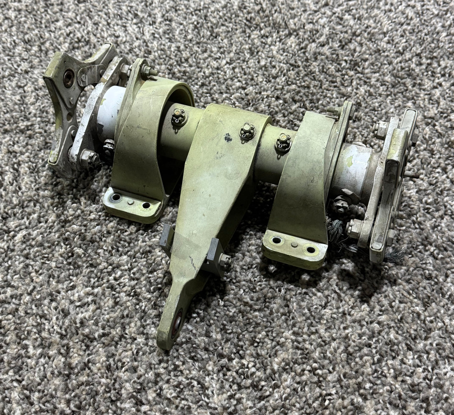 JetStream 3201 Elevator Pivot Shaft Assembly