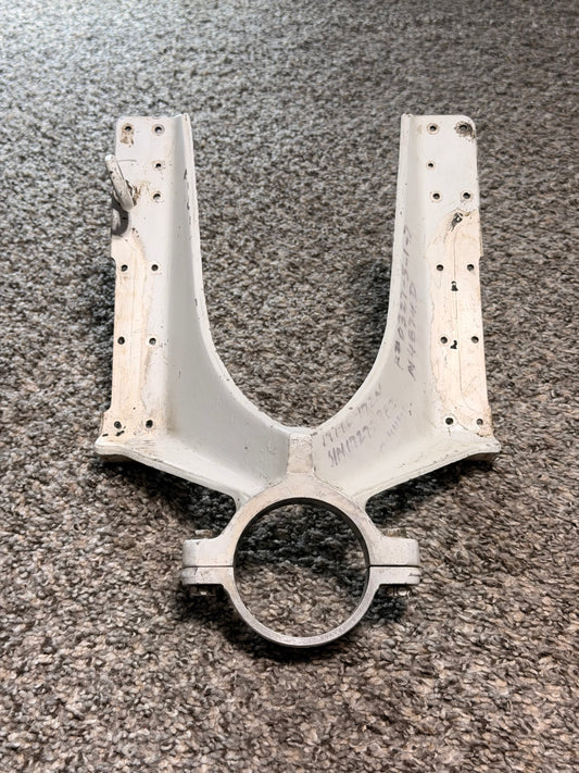 0543016-1 Cessna 172F Nose Gear Lower Fitting W/ Cap Assembly
