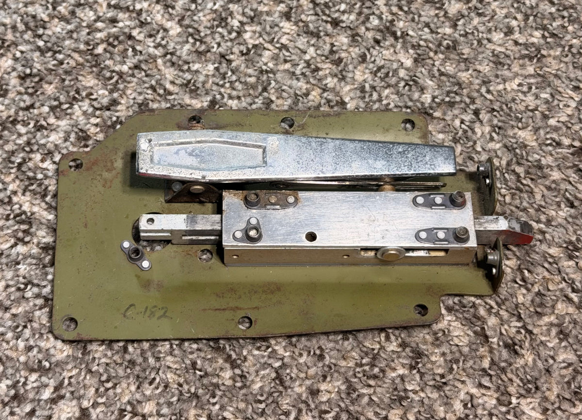 1217049-2 Cessna Cabin Door Latch R/H Assy