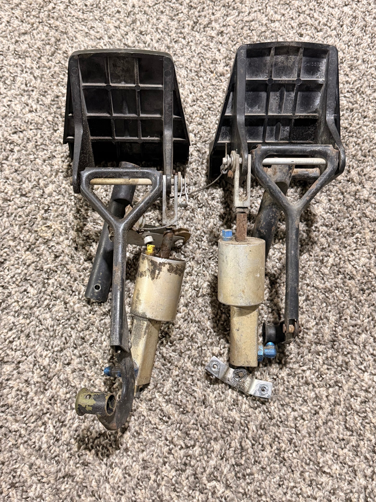 0413578-1 Cessna T210N Rudder Pedal W/ Link / 9882010-1 Cessna Brake Master Cylinder Assy