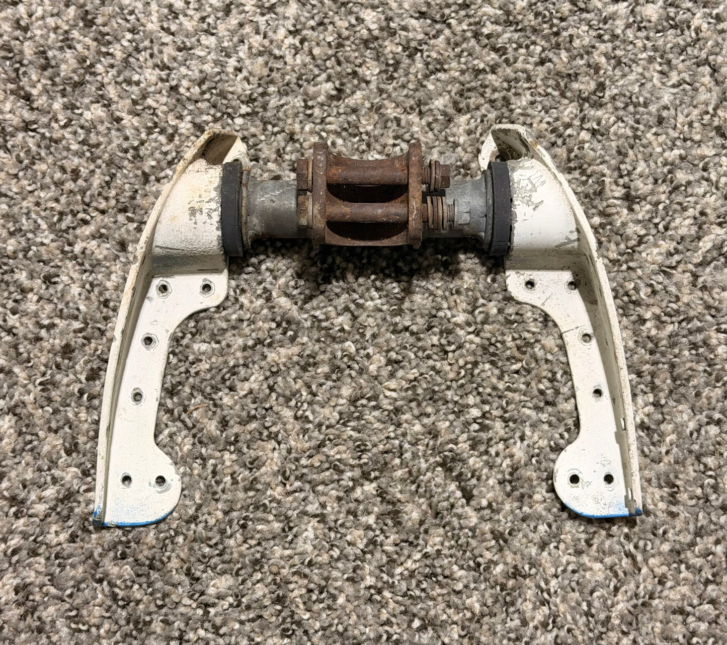 0712305-2/ 0712305-3 Cessna 180 Tail Gear Mount Casting Assembly With Bushing RH/LH Assembly