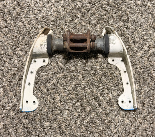 0712305-2/ 0712305-3 Cessna 180 Tail Gear Mount Casting Assembly With Bushing RH/LH Assembly