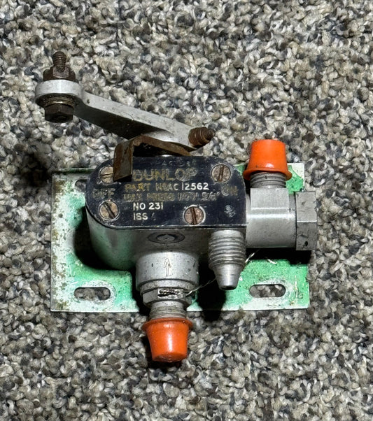 AC12562 Dunlop Valve Assy