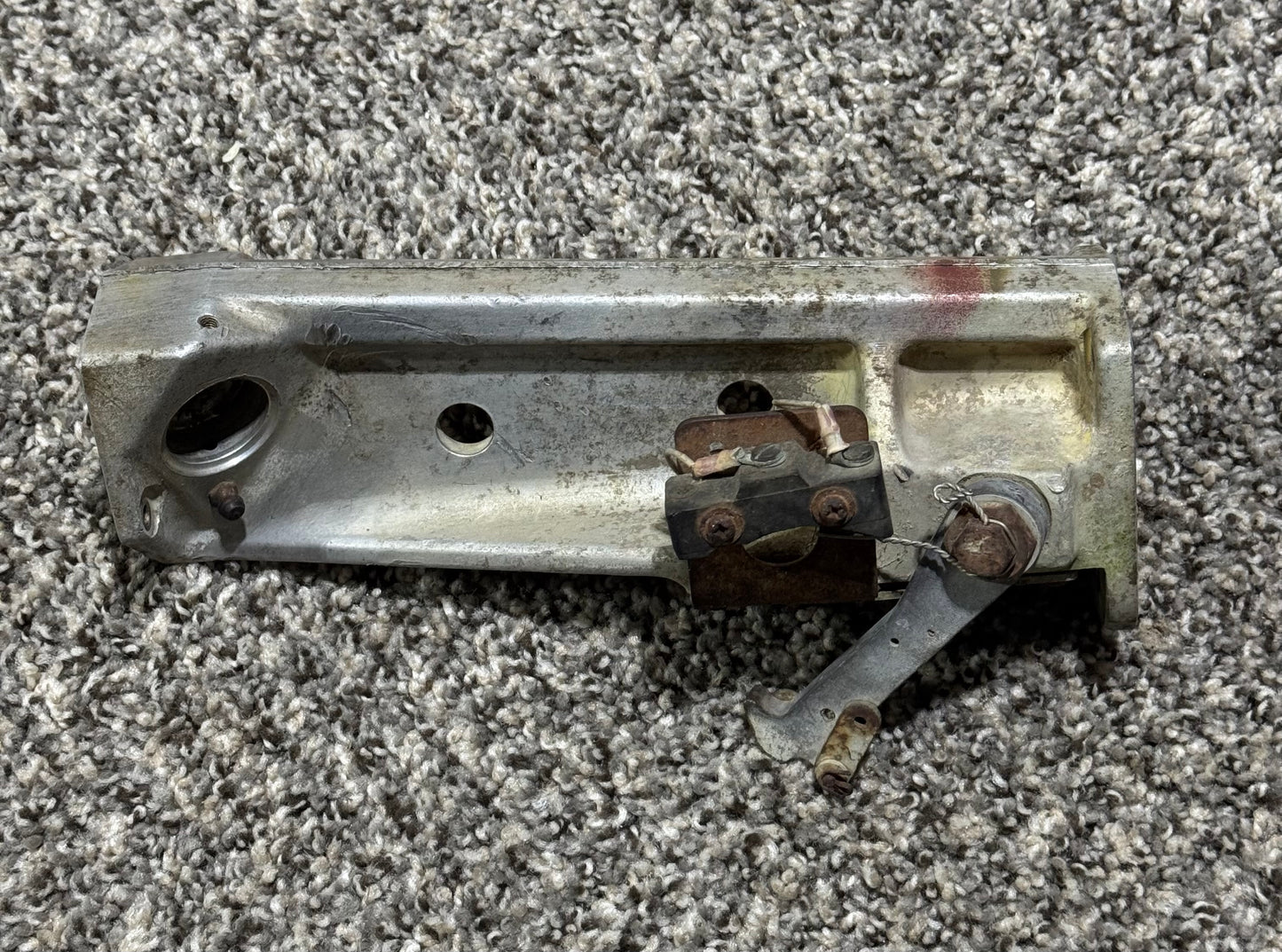 2241104-5 Cessna R182 LH Landing Gear Support Outboard