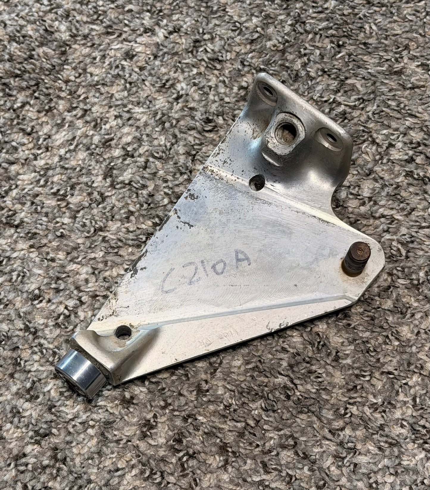 1241004-497 Cessna 210 Main Gear Saddle LH Assy