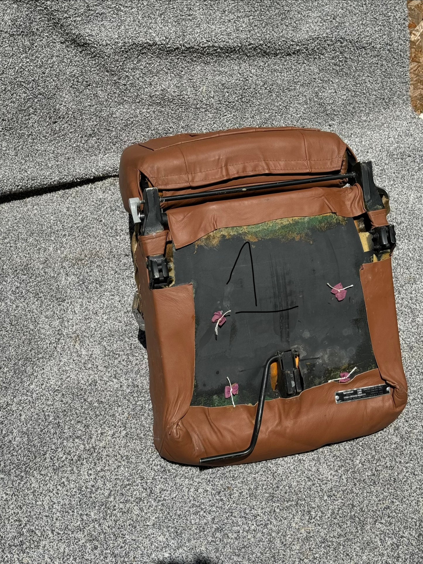 102 530095-70 Beech Baron 58P Seat Assy