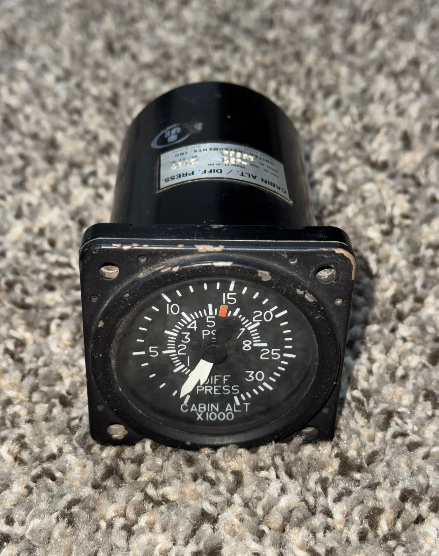 3000-J37 United Instruments Cabin Altitude Differential Pressure Indicator