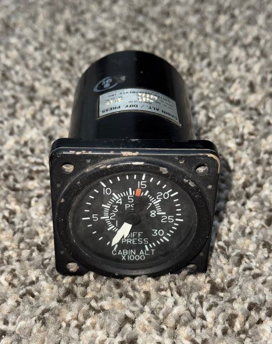 3000-J37 United Instruments Cabin Altitude Differential Pressure Indicator