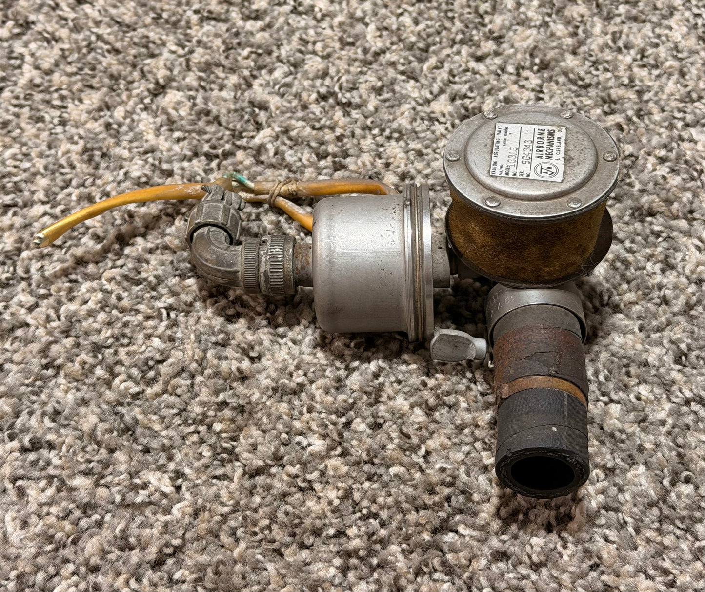 575-1116 Aero Commander 500B Cook Electric 1608 3.55 Pressure Switch Assy W/ 133A6 Vaccum Regulating Valve