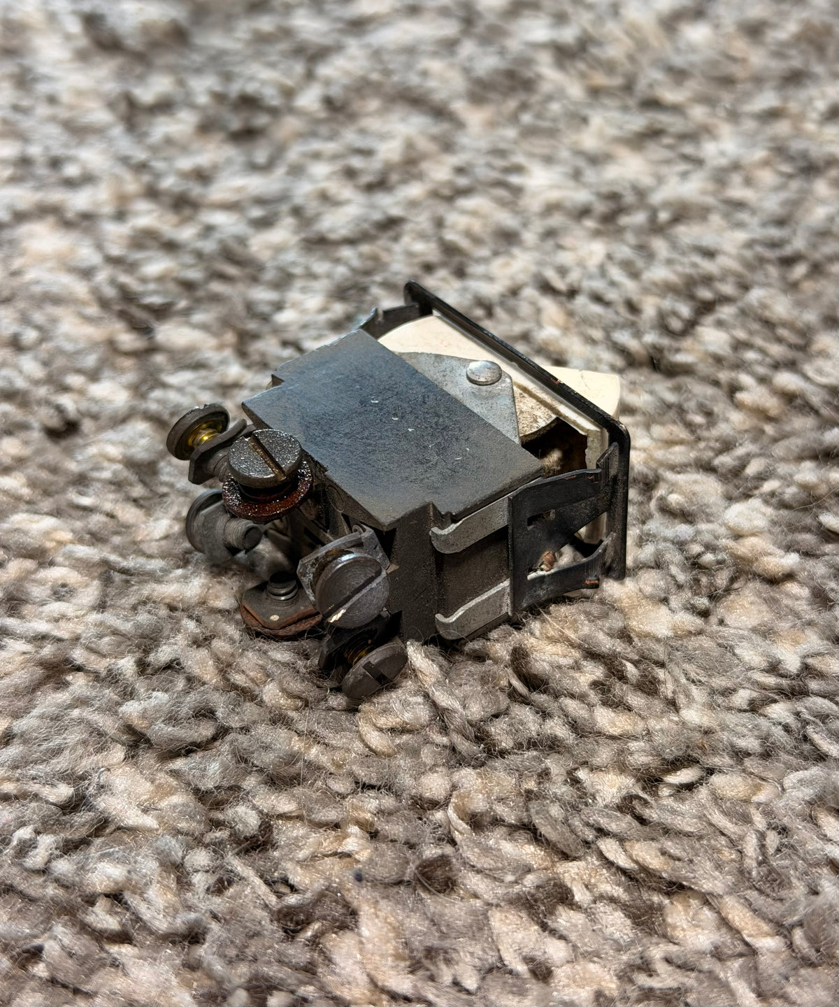 588-219 Und Lab Left-Right Rocket Switch Assembly