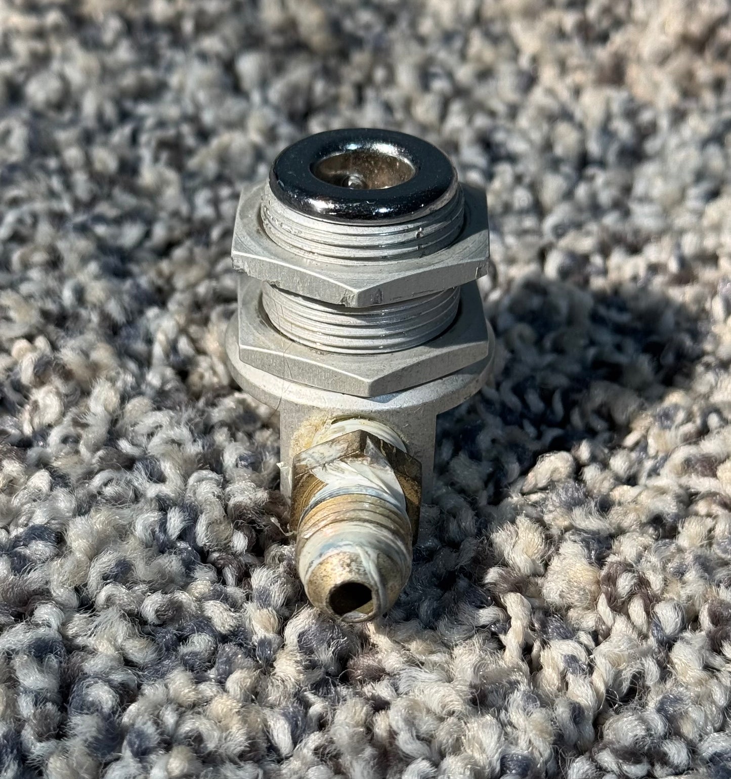 C166006-0201 C182 Oxygen Outlet Valve