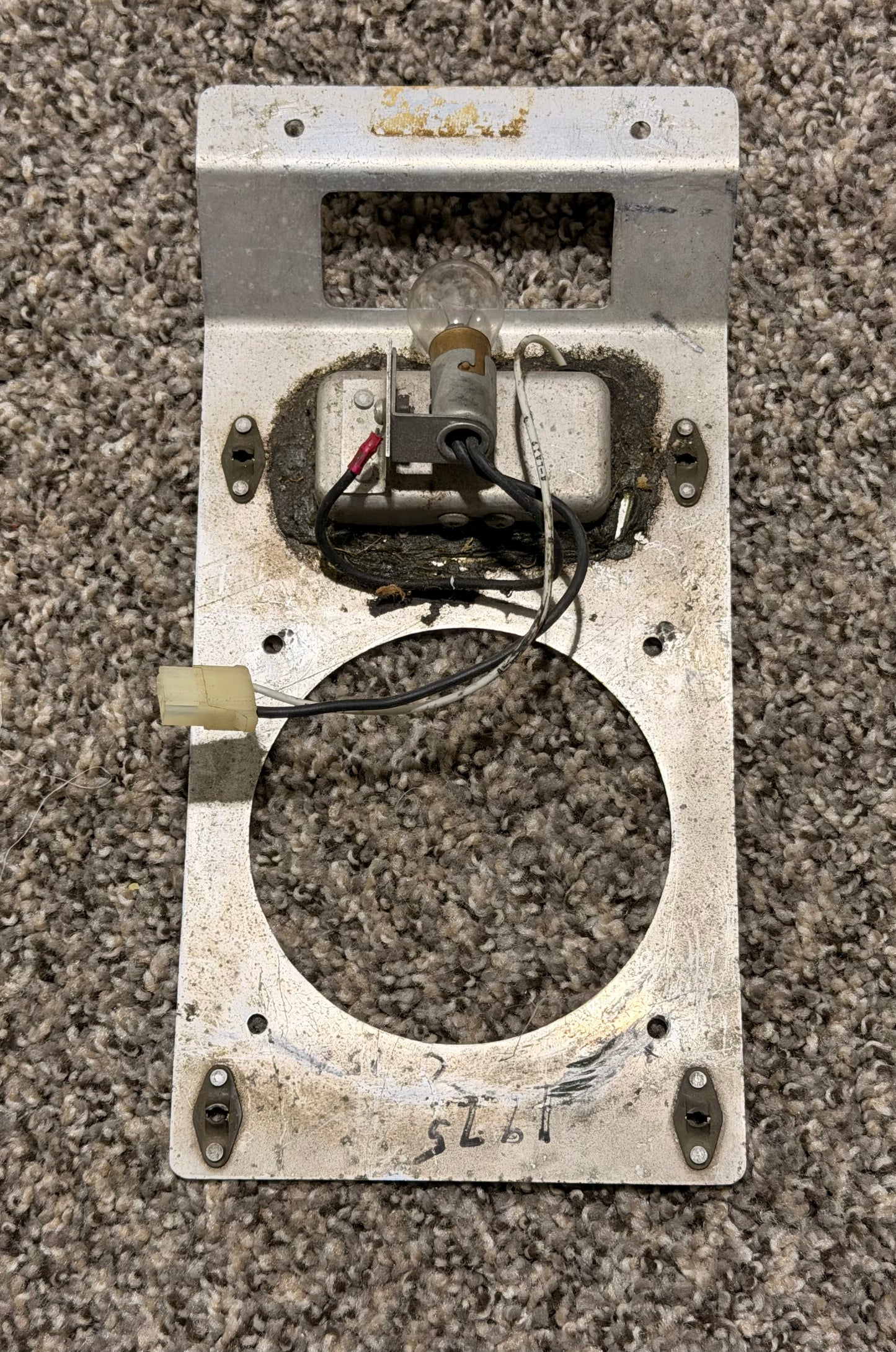 0470112-1 Cessna 150 Overhead Console Light Support Assy