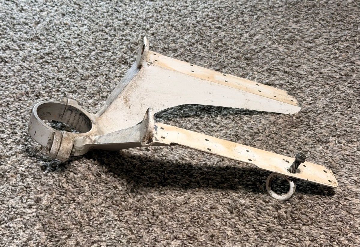 0543016-1 Cessna 172F Nose Gear Lower Fitting W/ Cap Assembly
