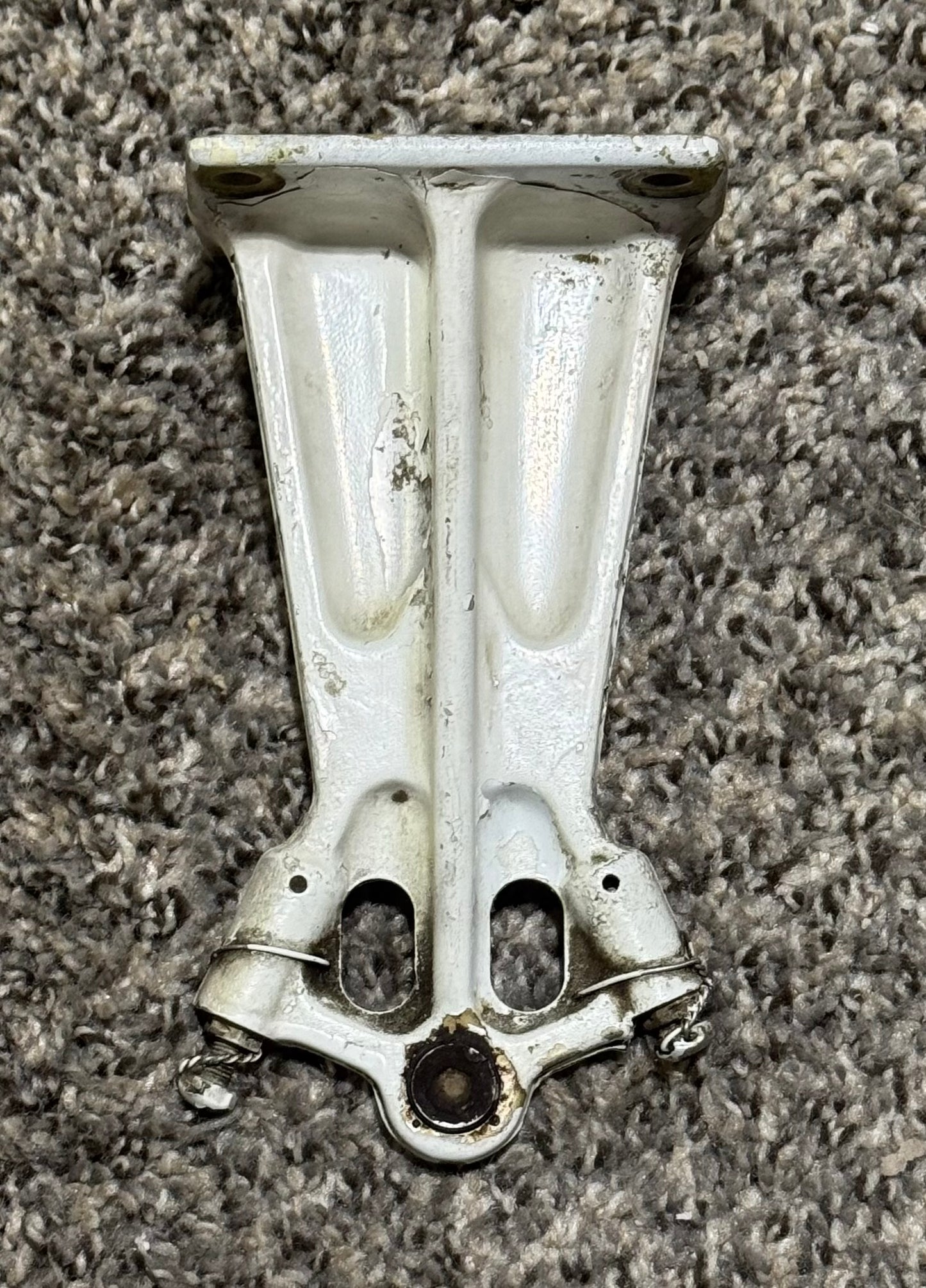 45253-003E PA-31T Elevator Control Hinge Assy