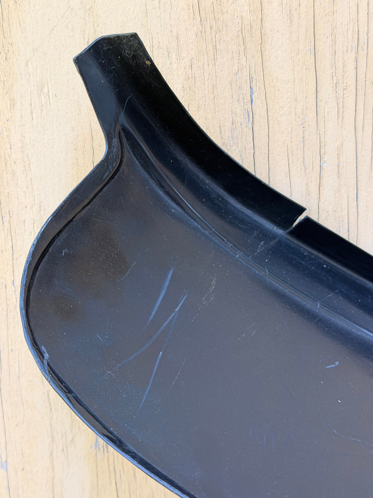 K49002-31 Commander Glareshield AFT Assembly (Small Crack)