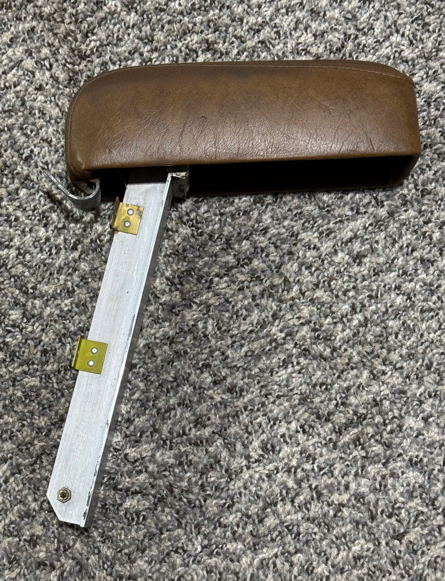 35-534372-89 Beechcraft 95-C55 Front Seat Center Armrest Assembly