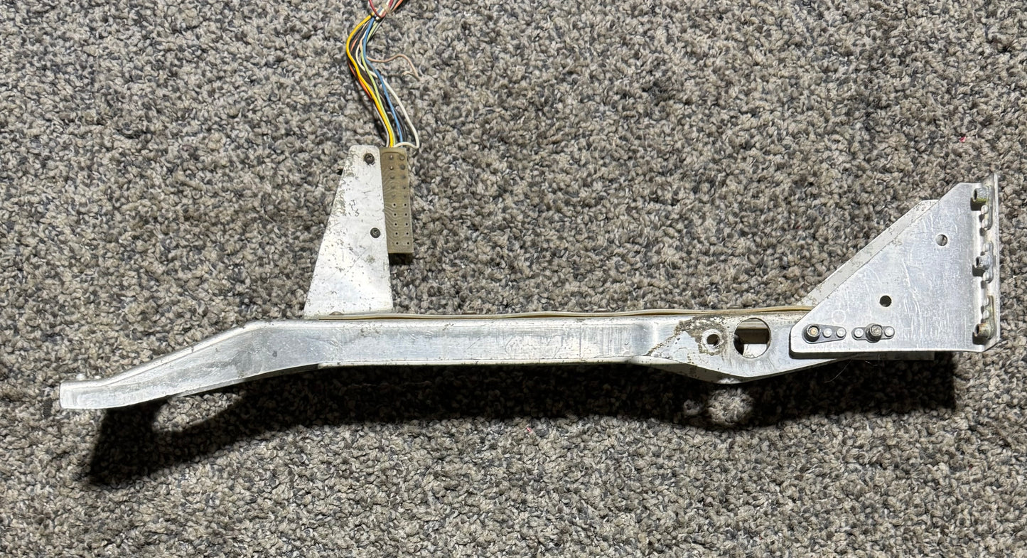 1213936-5 Cessna P210N LH Guide Assembly Control Column
