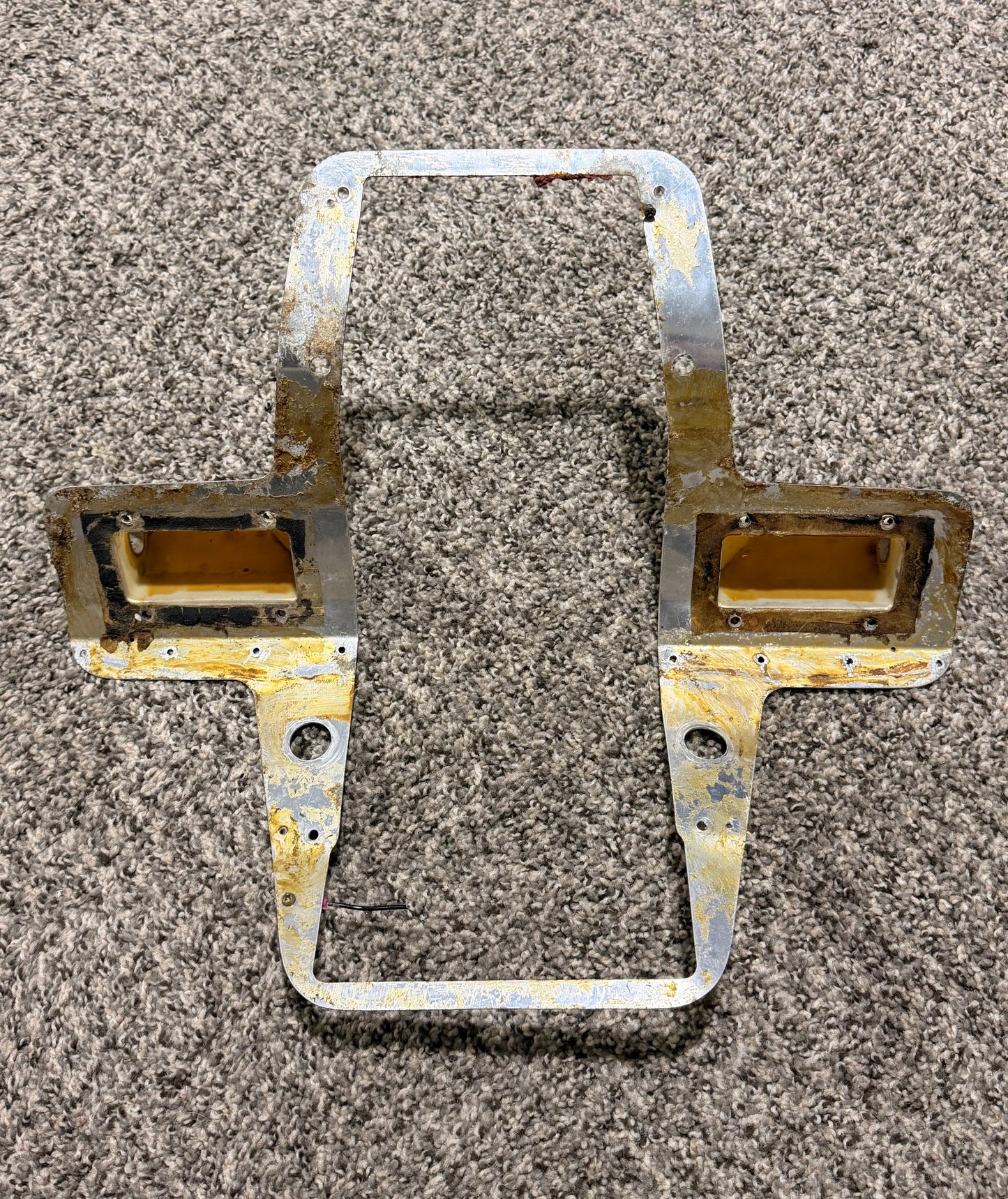 1215187-1 / 1211894-1 Cessna T210N Retainer Assy Headliner W/ Air Box