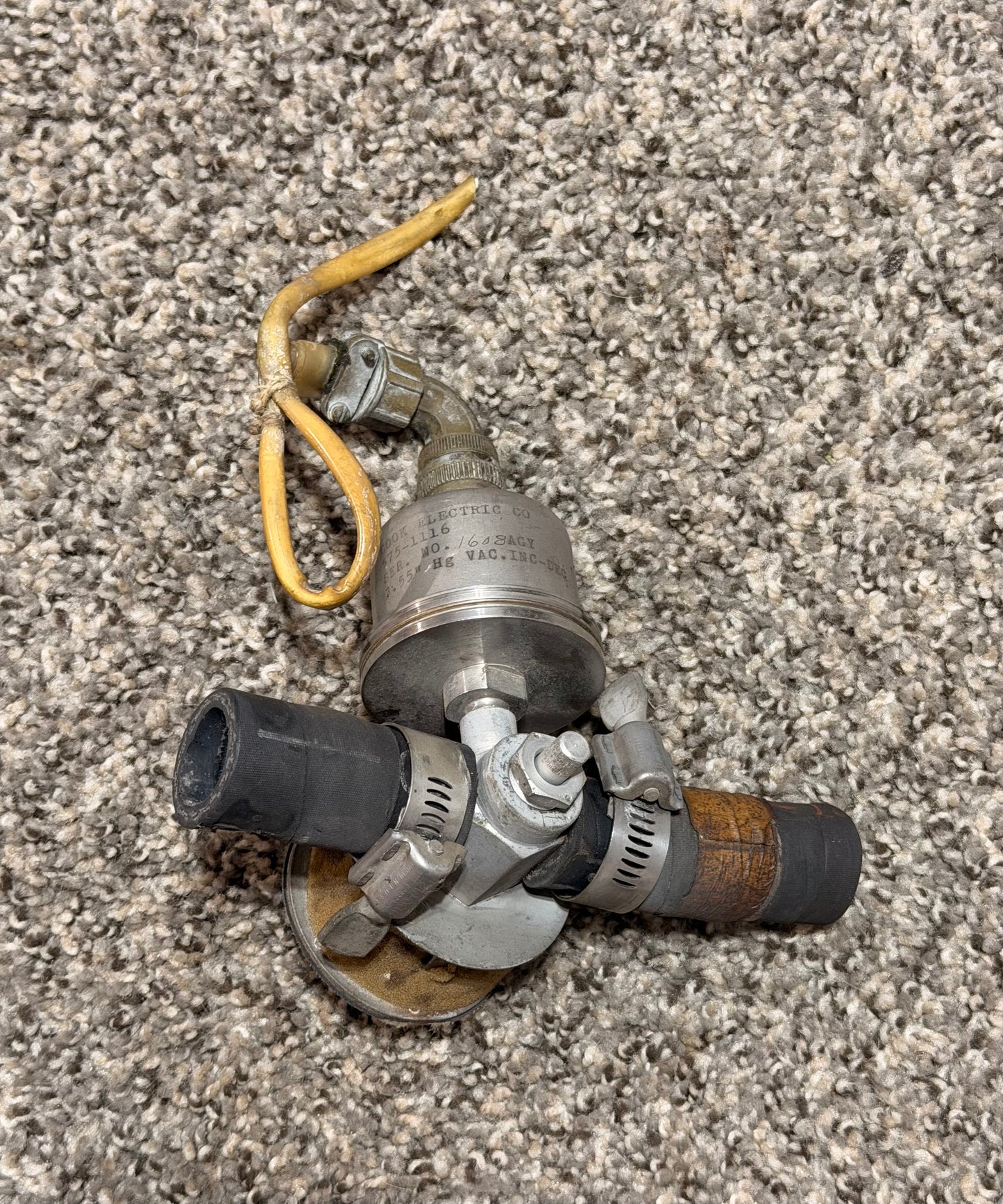 575-1116 Aero Commander 500B Cook Electric 1608 3.55 Pressure Switch Assy W/ 133A6 Vaccum Regulating Valve
