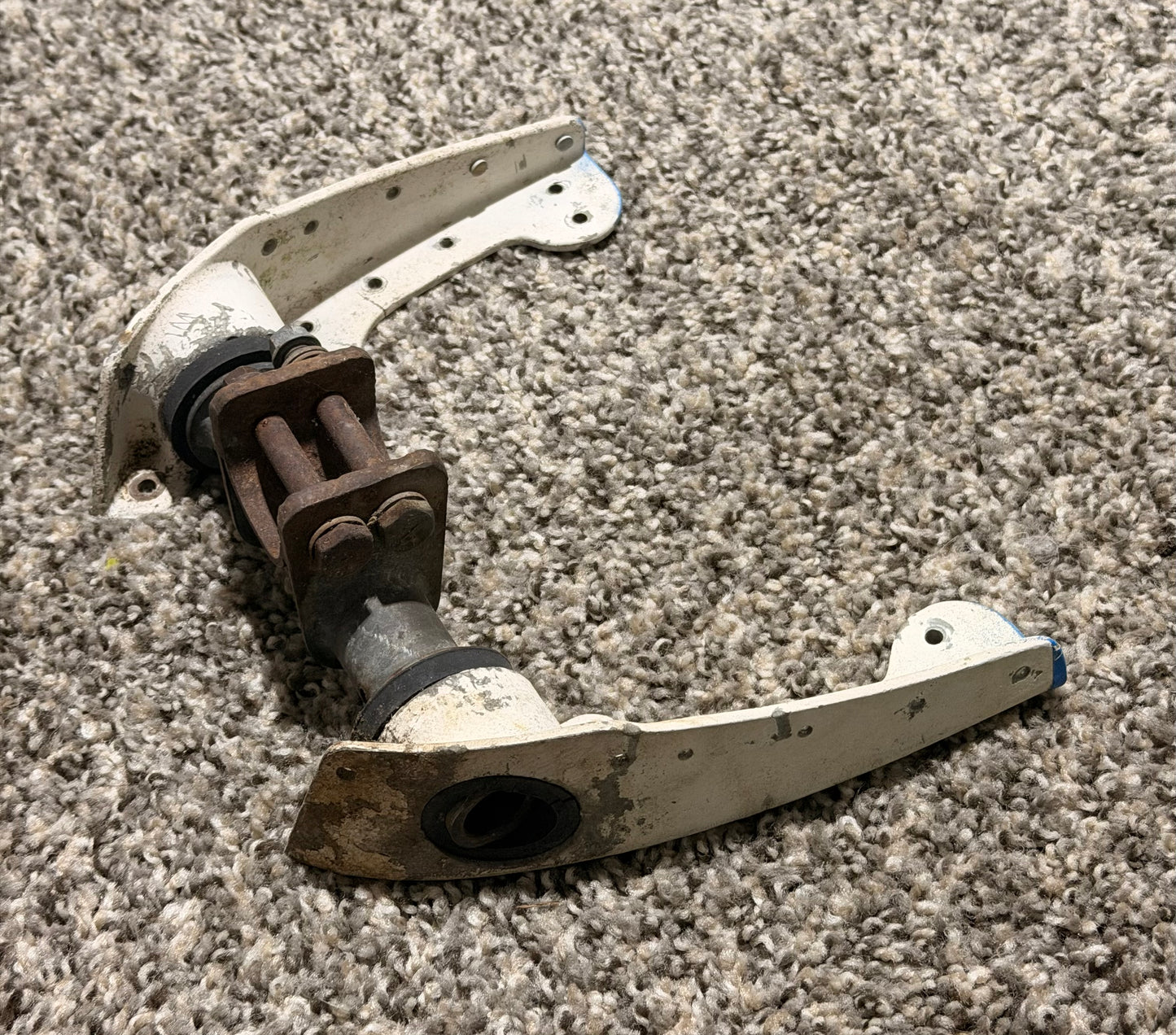 0712305-2/ 0712305-3 Cessna 180 Tail Gear Mount Casting Assembly With Bushing RH/LH Assembly