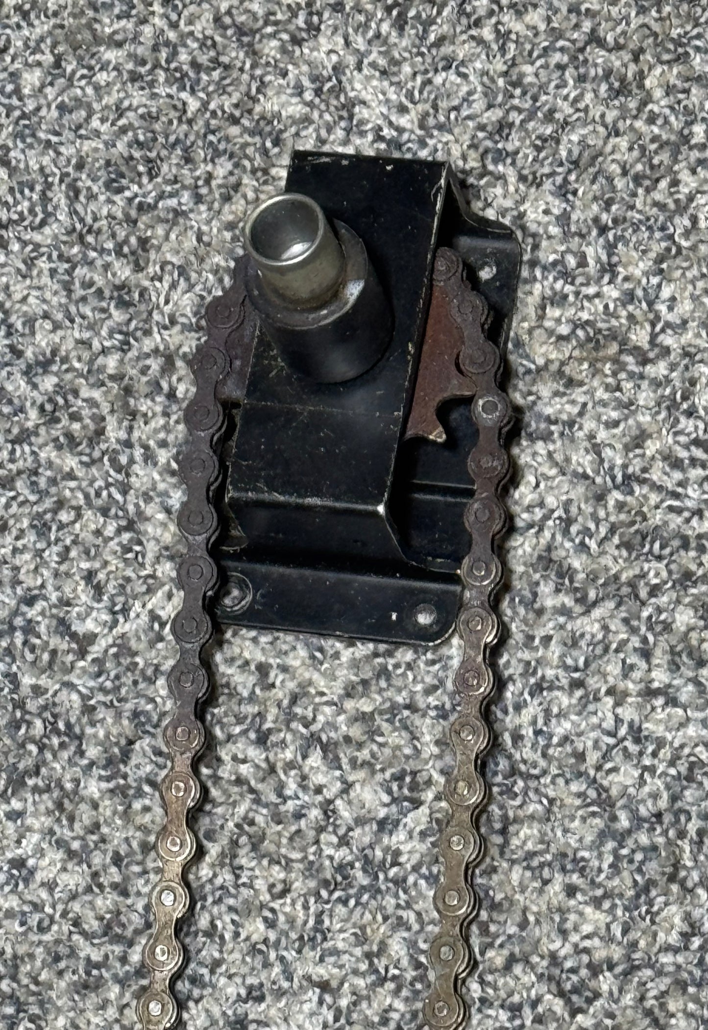 40954-002 PA-31T Aileron Chain Guard