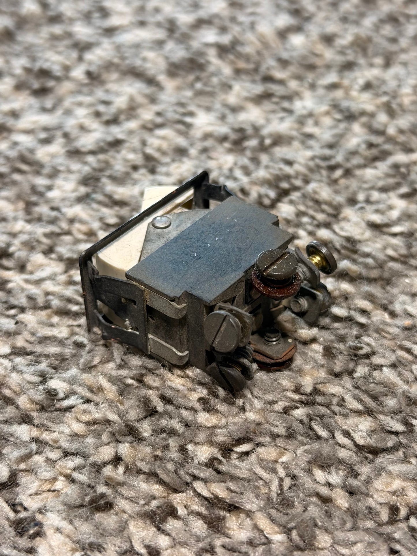 588-219 Und Lab Left-Right Rocket Switch Assembly
