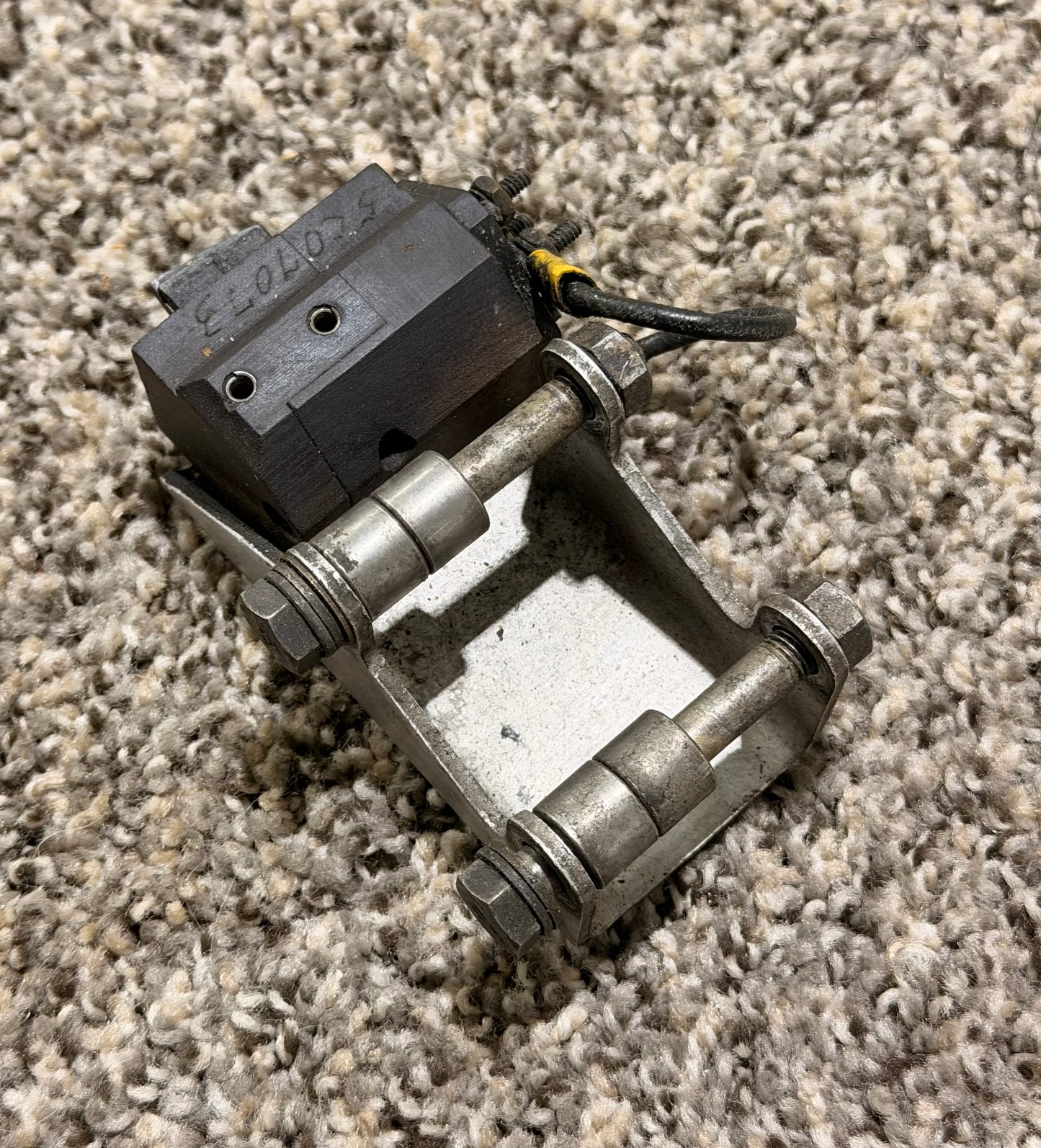 0870152-24 Cessna 310L De-Ice Brush Block Assembly