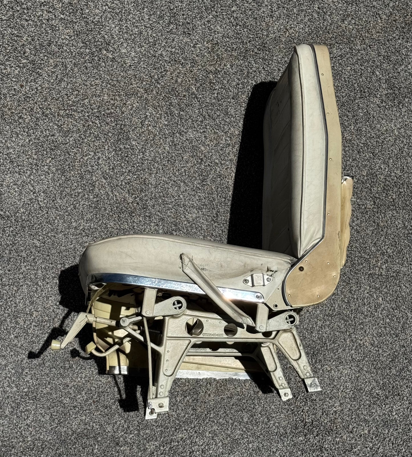 0700630-13 Cessna 210D Pilot Seat