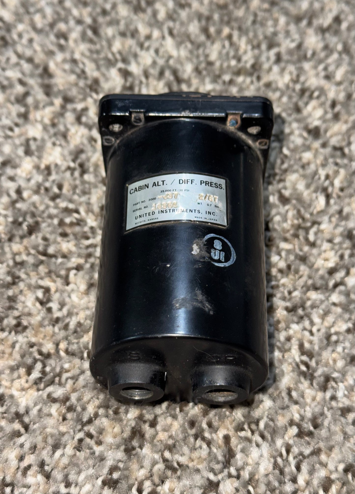 3000-J37 United Instruments Cabin Altitude Differential Pressure Indicator